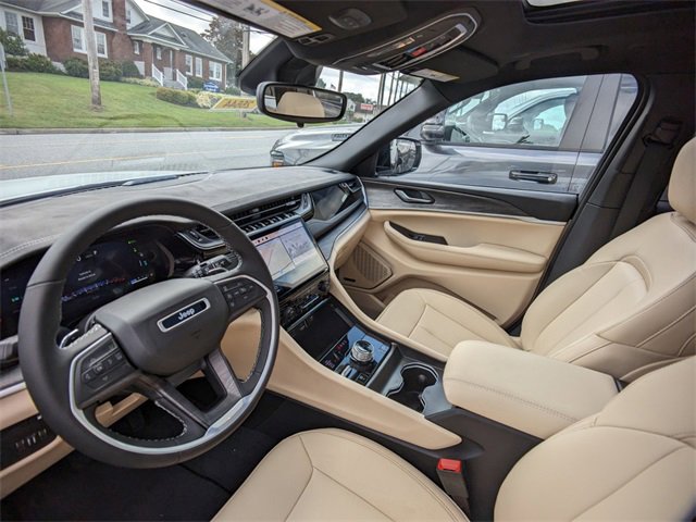 New 2024 Jeep Grand Cherokee Limited 4xe w/ Trailer Tow Package image 11