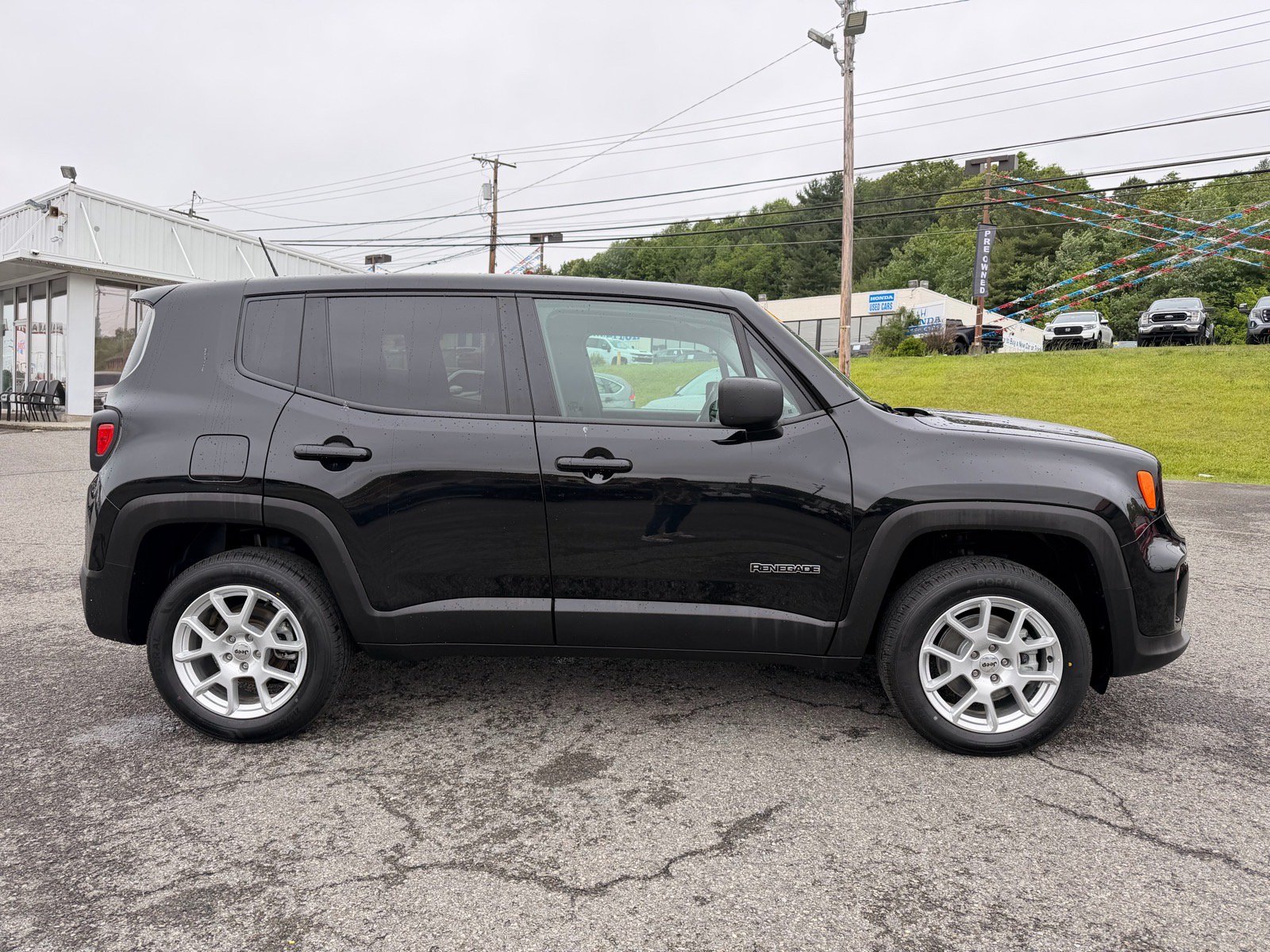 Used 2023 Jeep Renegade Latitude AWD/4WD image 7