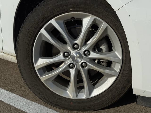 Used 2017 Chevrolet Malibu LT FWD image 10