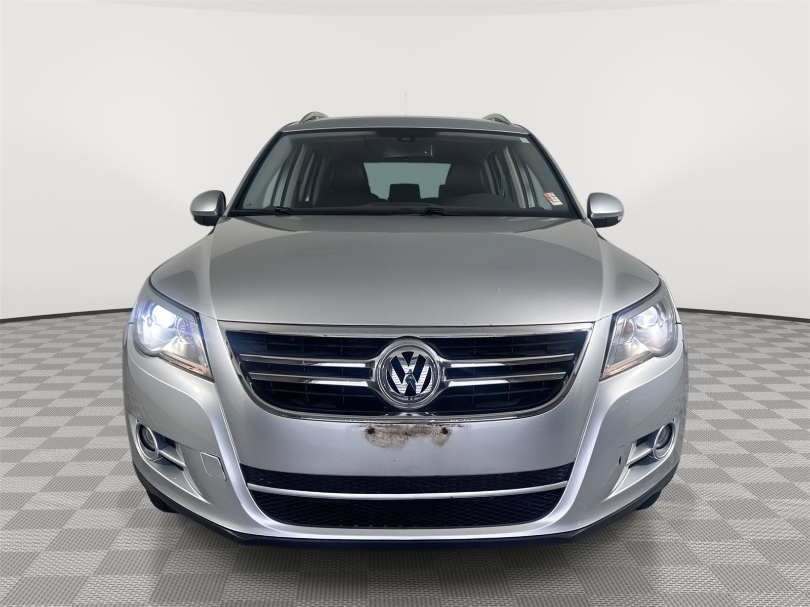 Used 2010 Volkswagen Tiguan SEL AWD/4WD image 2