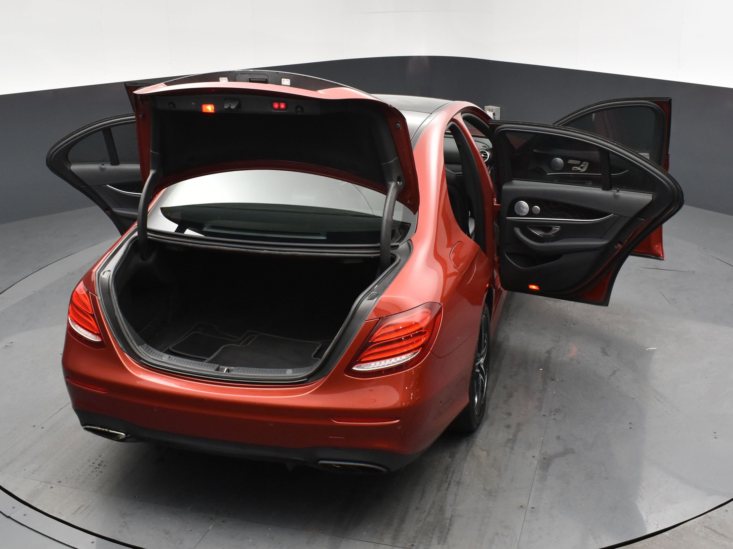 Used 2018 Mercedes-Benz E 300 4MATIC w/ Premium 2 Package image 24