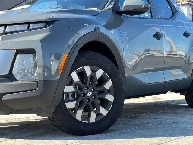 Certified 2025 Hyundai Santa Cruz SE image 2