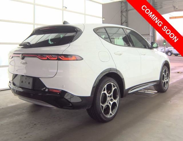 Used 2024 Alfa Romeo Tonale Ti w/ Premium Interior Package image 2