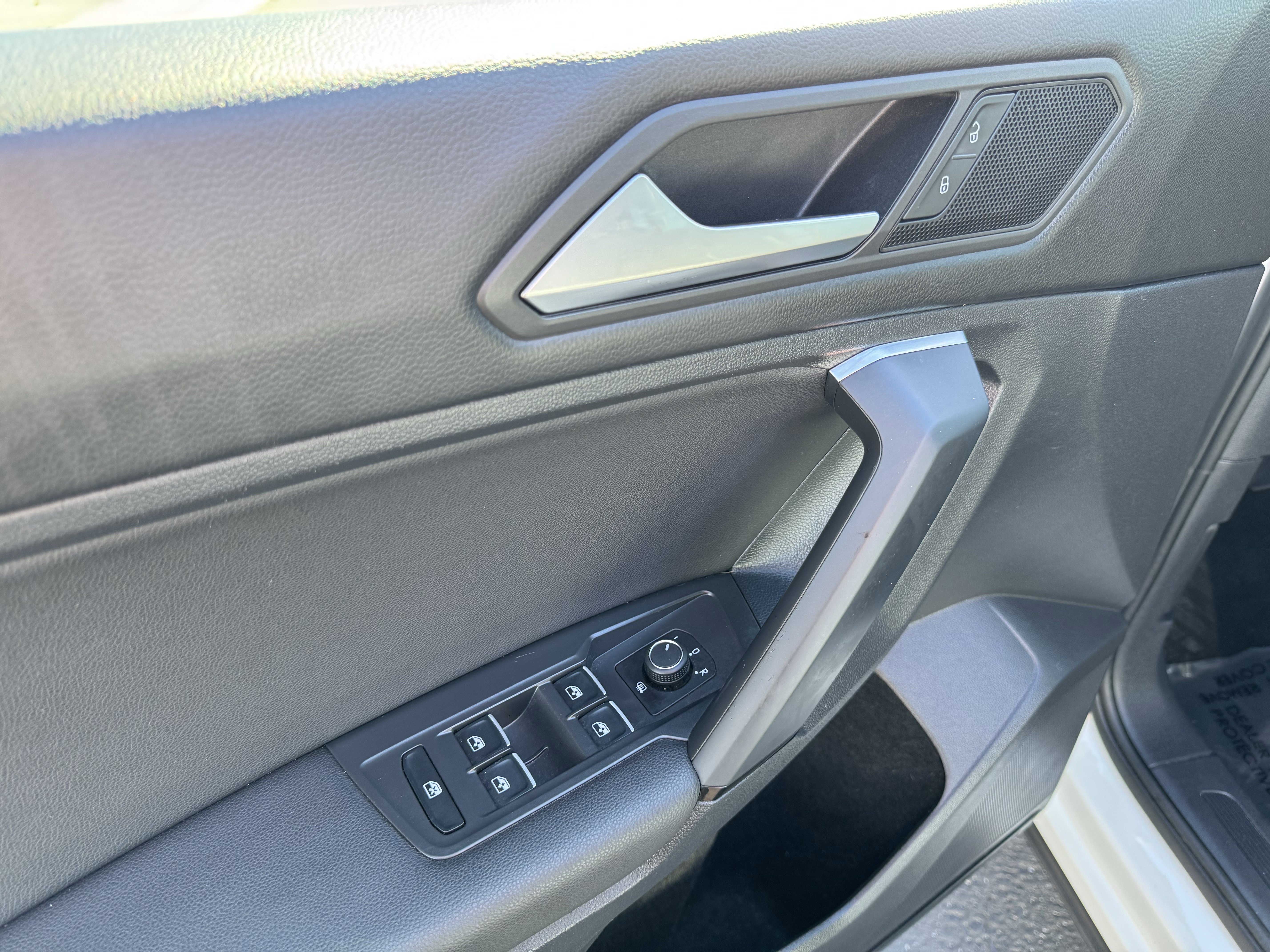 Certified 2019 Volkswagen Tiguan SE w/ Panoramic Sunroof Package image 15