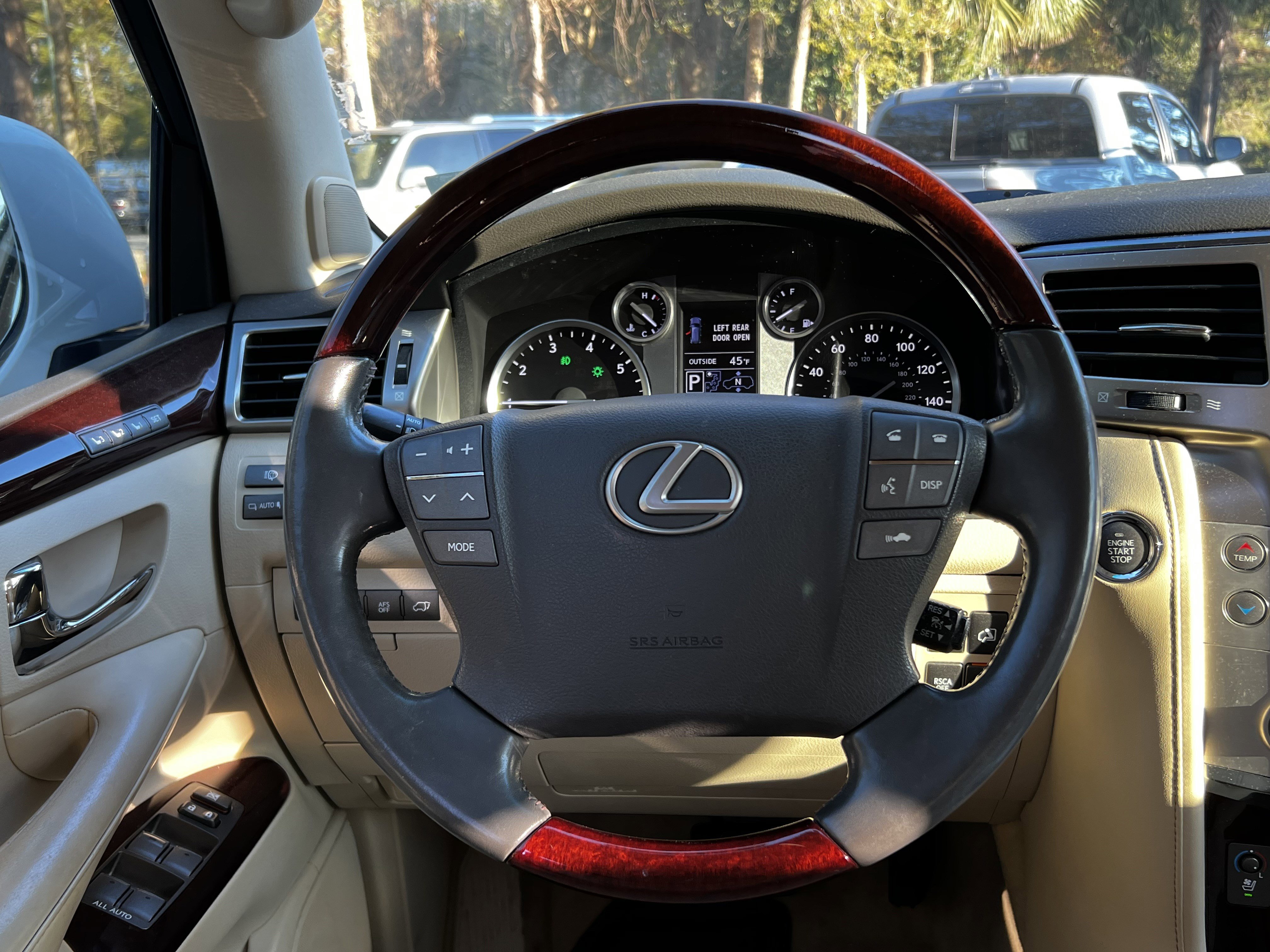 Used 2014 Lexus LX 570 4WD image 33