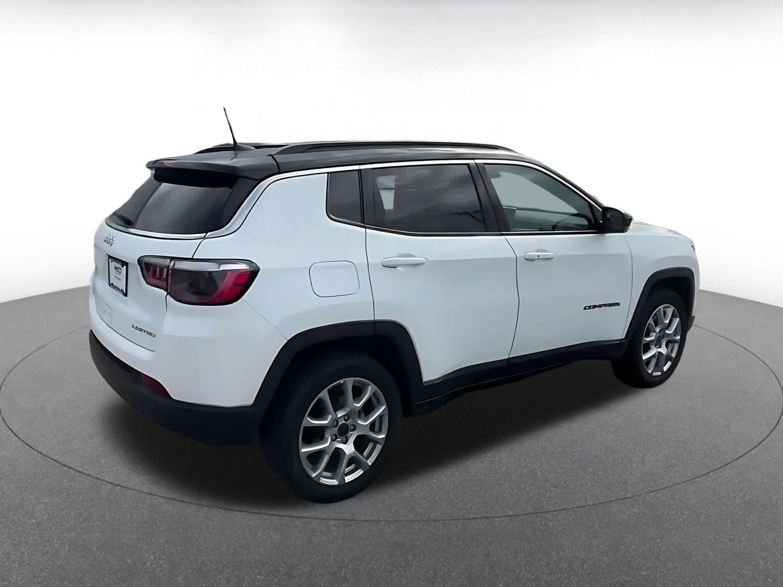 Used 2025 Jeep Compass Limited AWD/4WD image 13