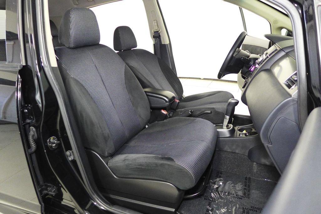 Used 2012 Nissan Versa Hatchback w/ SL Navigation Pkg FWD image 18