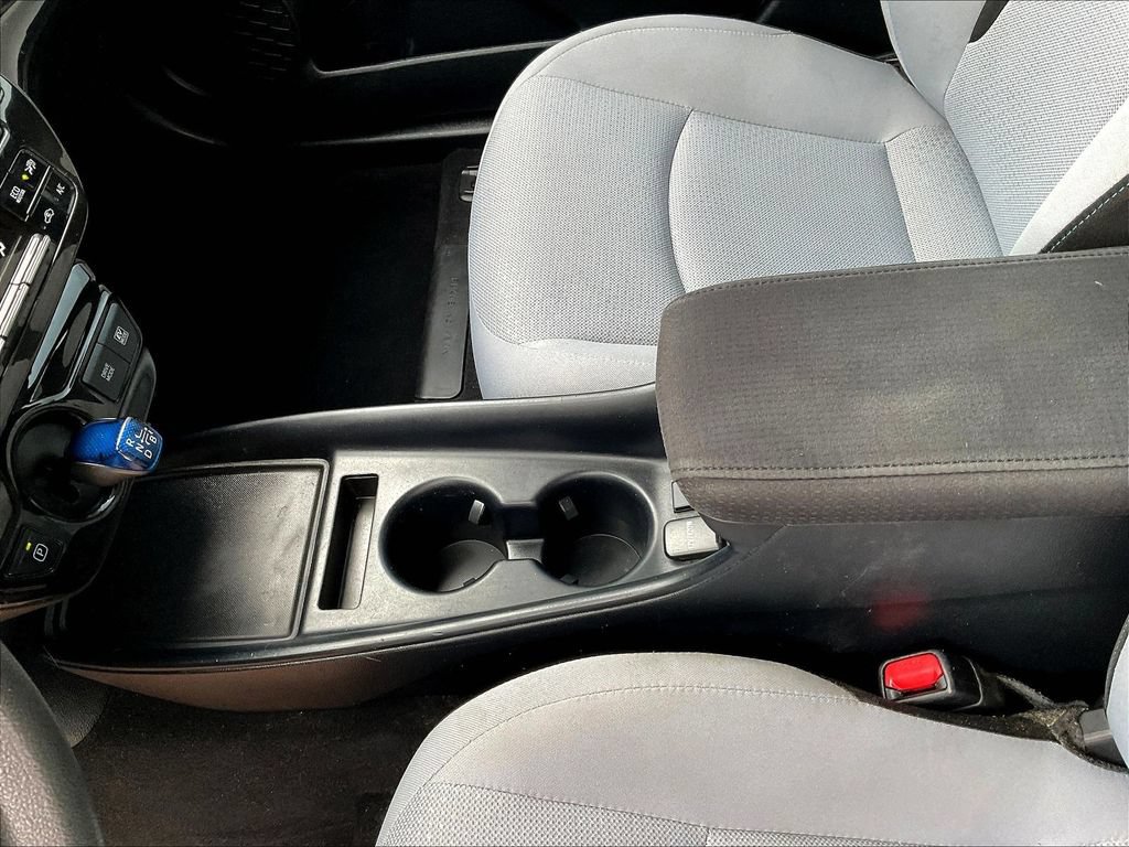 Used 2021 Toyota Prius LE AWD/4WD image 18