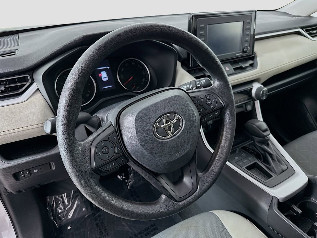 Used 2022 Toyota RAV4 XLE image 12