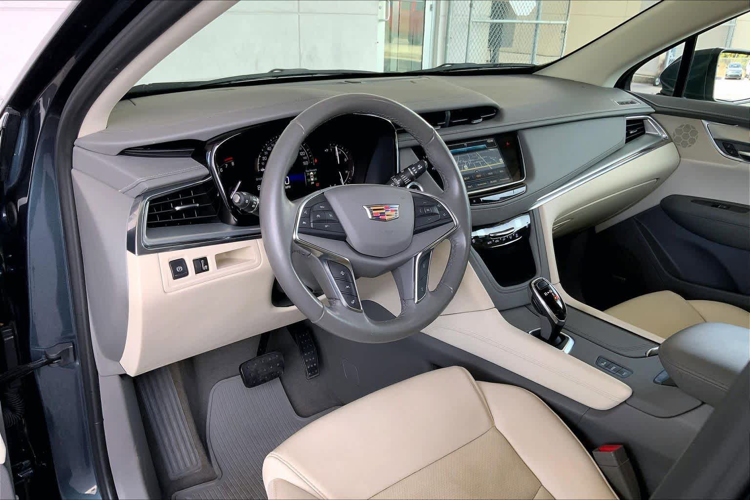 Used 2019 Cadillac XT5 Premium Luxury w/ Driver Assist Package AWD/4WD image 18
