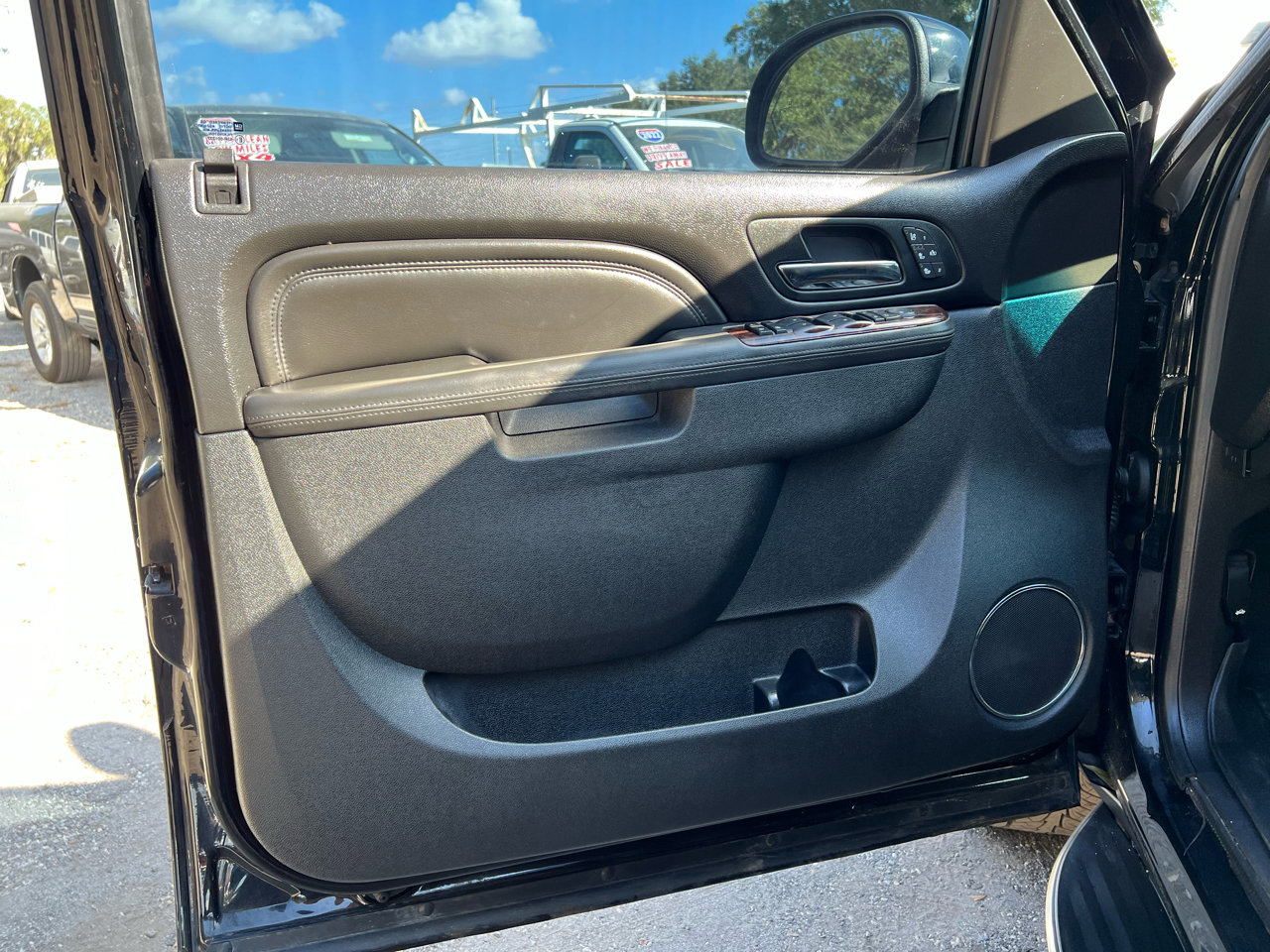 Used 2014 GMC Yukon XL Denali image 11