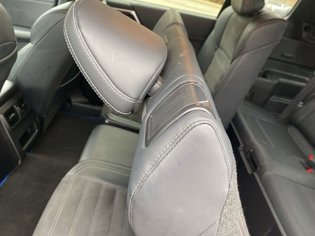 Used 2024 Mitsubishi Outlander 4WD Plug-In Hybrid image 17