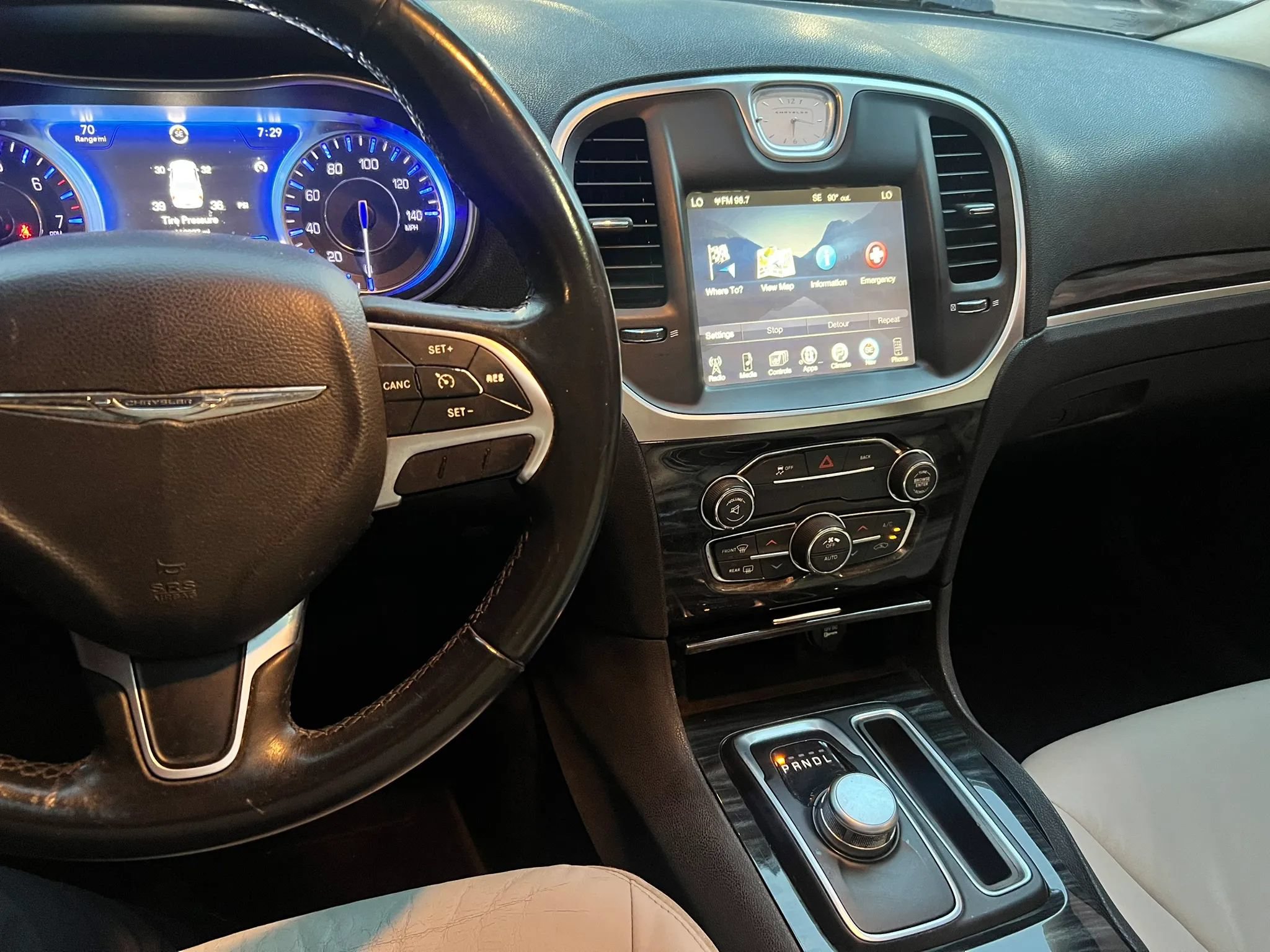 Used 2016 Chrysler 300 Limited RWD image 11
