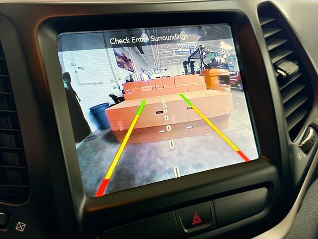 Used 2017 Jeep Cherokee Limited w/ Trailer Tow Group AWD/4WD image 15