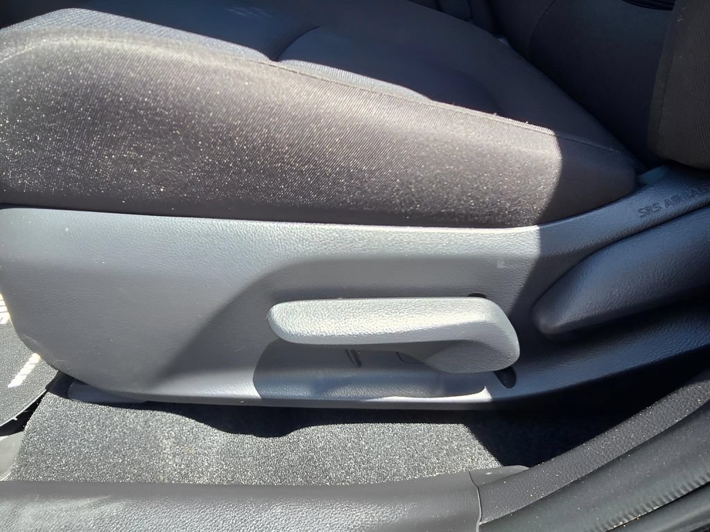 Used 2025 Toyota RAV4 LE AWD/4WD image 24