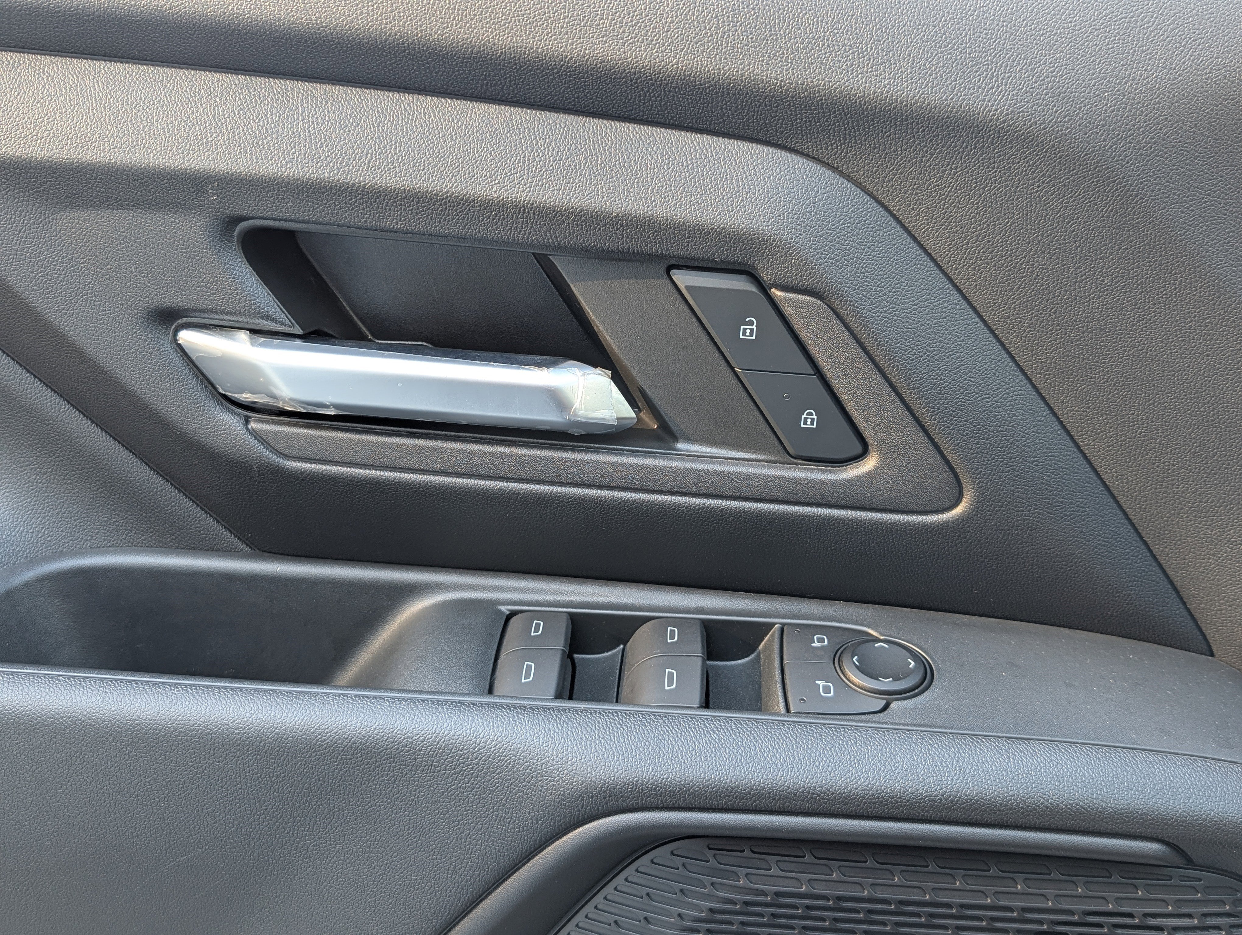 Used 2024 Chevrolet Silverado EV W/T image 15