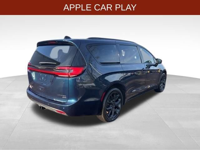 Used 2023 Chrysler Pacifica Limited w/ Uconnect Theater Family Group image 7