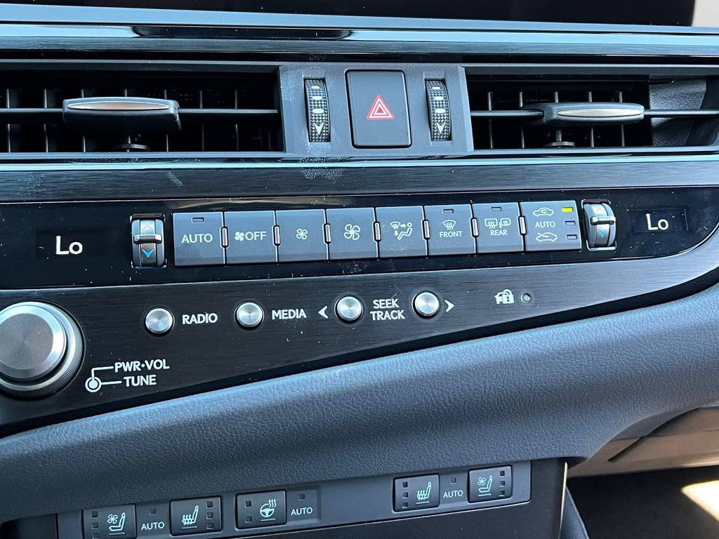 New 2025 Lexus ES 300h w/ Premium Package image 19