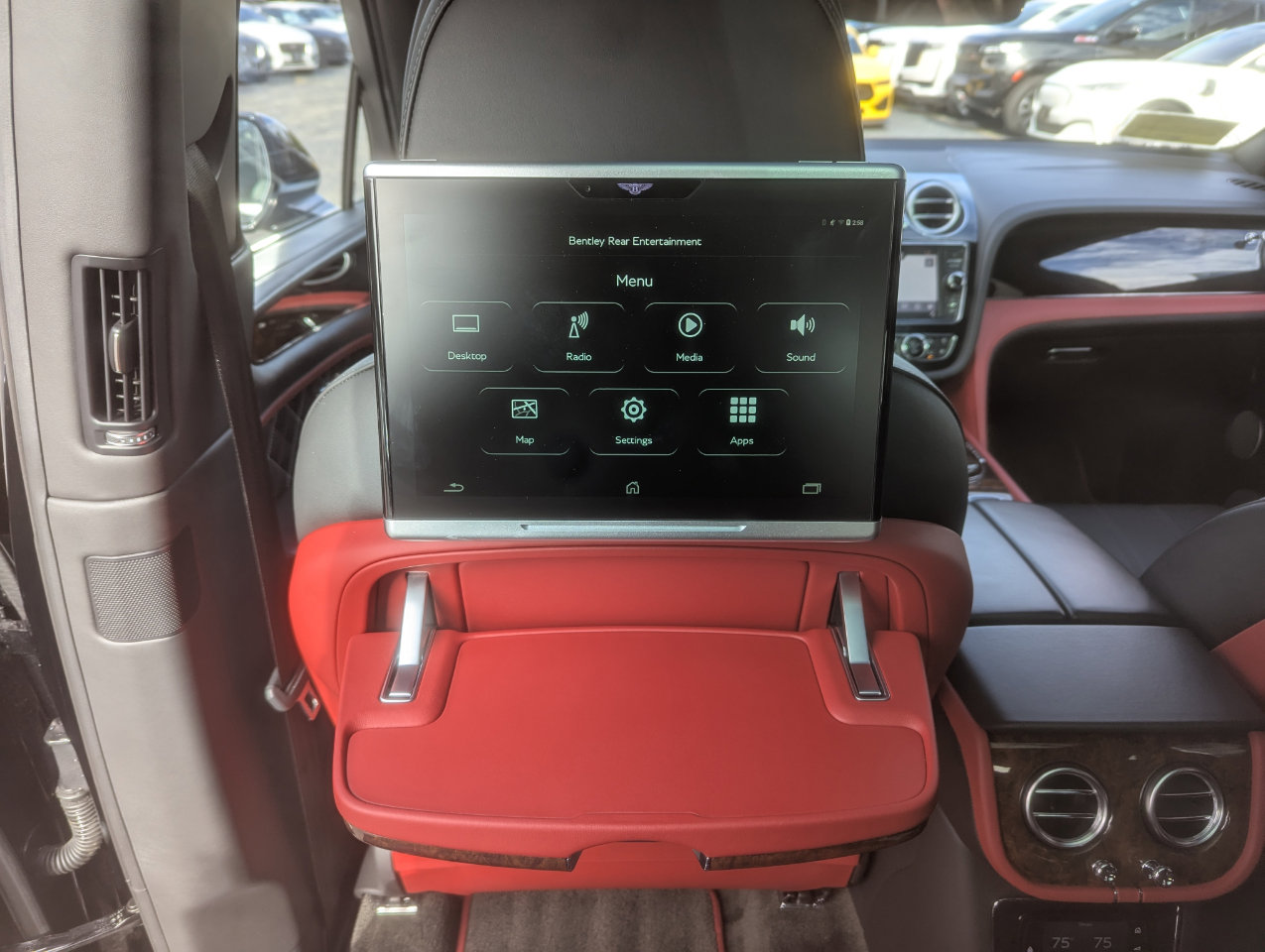 Used 2018 Bentley Bentayga Mulliner image 44