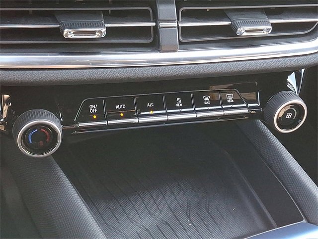 Used 2024 Chevrolet Equinox EV LT image 16