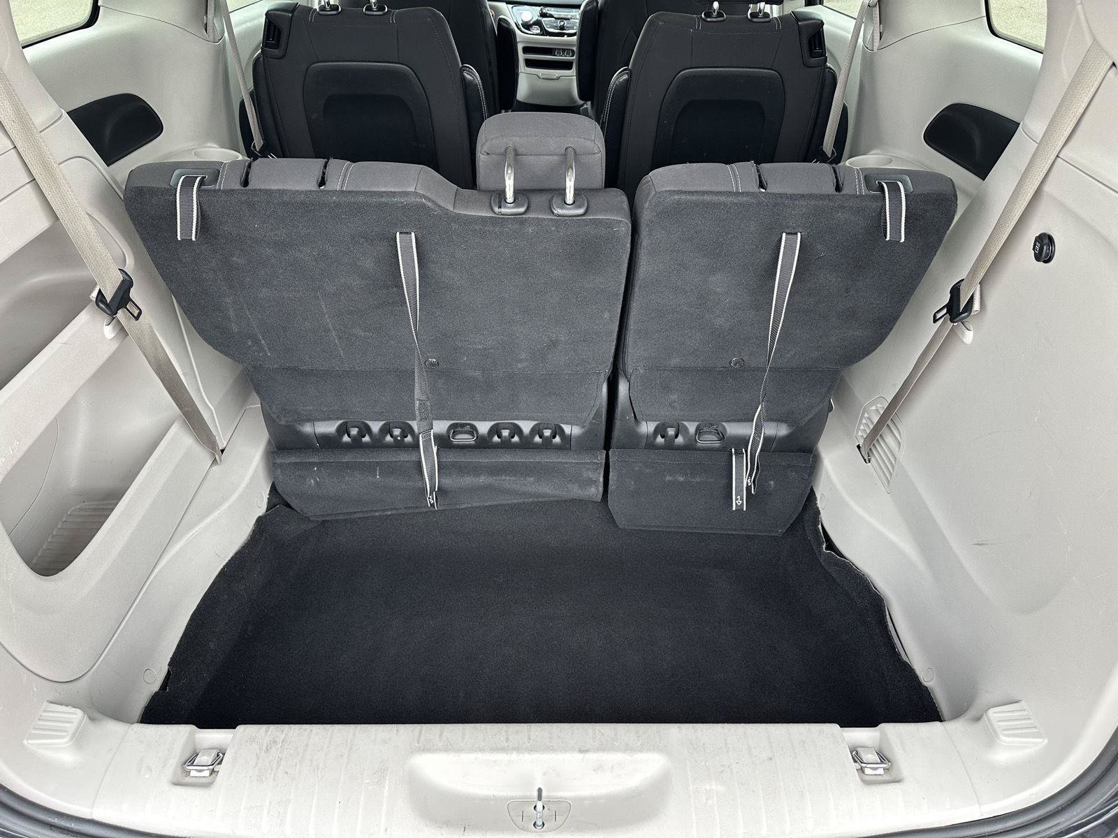 Used 2023 Chrysler Voyager LX FWD image 7