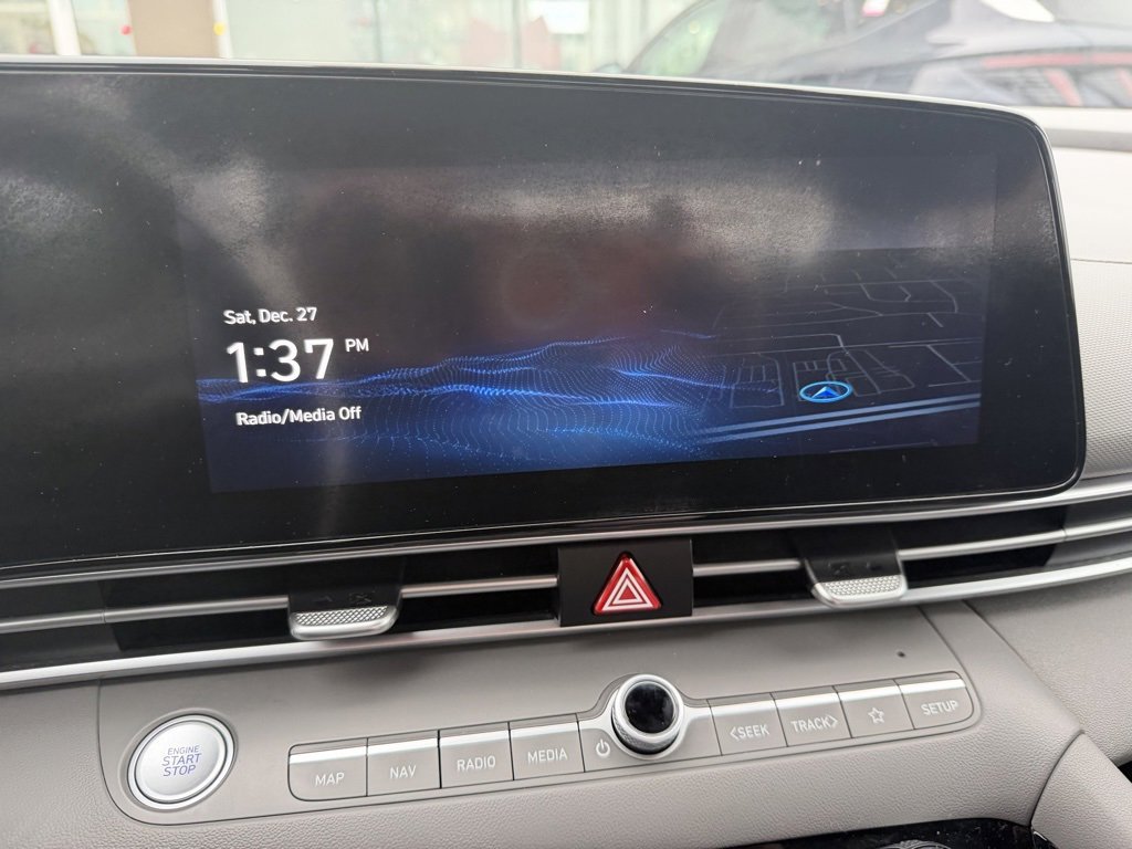 Used 2023 Hyundai Elantra SEL w/ Convenience Package image 9