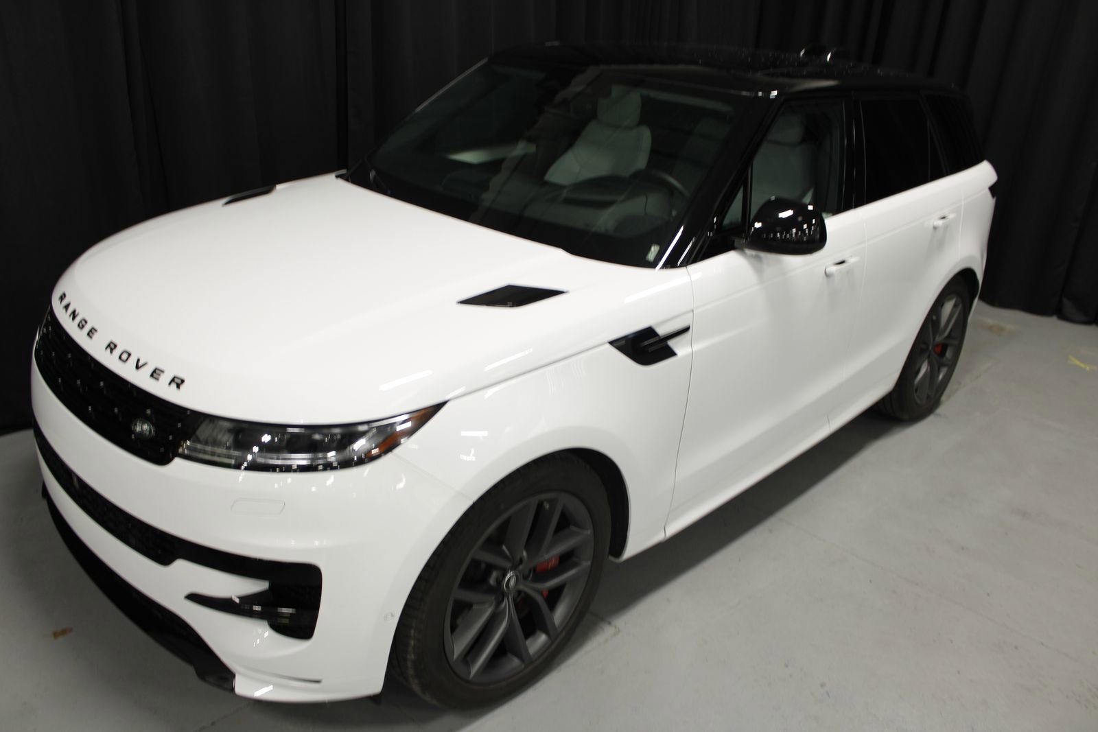 Used 2025 Land Rover Range Rover Sport Dynamic SE image 9