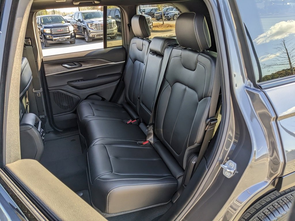 New 2025 Jeep Grand Cherokee Limited image 40