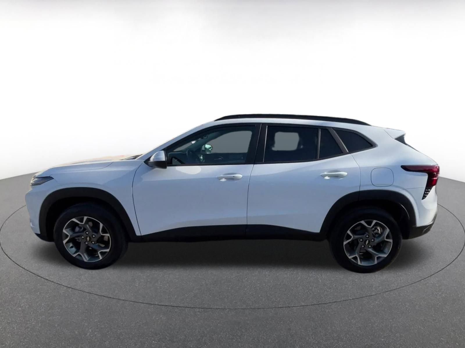 Used 2025 Chevrolet Trax LT w/ LT Convenience Package image 9