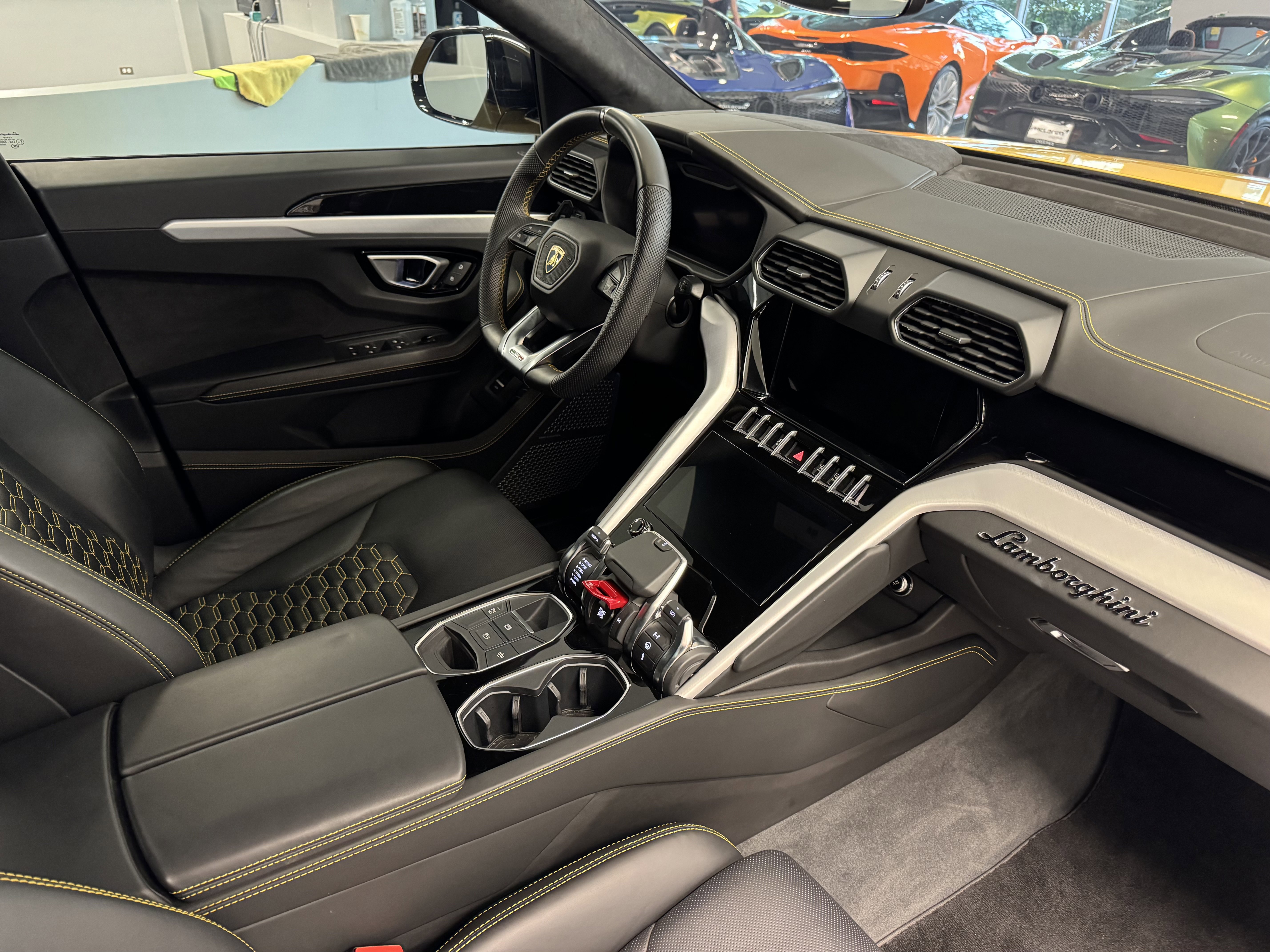 Used 2020 Lamborghini Urus image 30