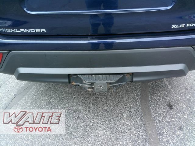 Used 2022 Toyota Highlander XLE AWD/4WD image 4