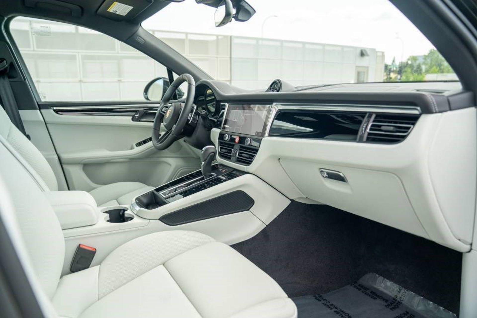 New 2026 Porsche Macan AWD/4WD image 25