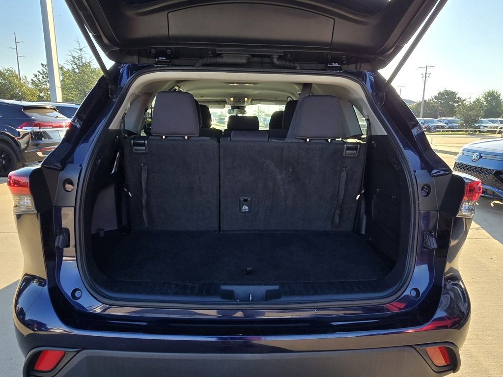 Used 2023 Toyota Highlander L image 17