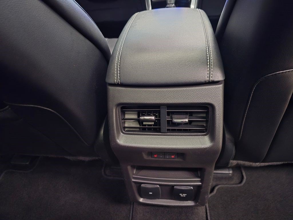 Used 2018 Ford Edge Titanium w/ Equipment Group 302A AWD/4WD image 34