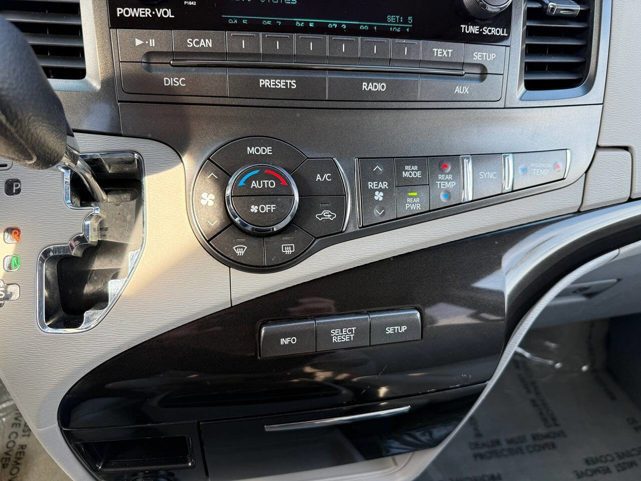 Used 2014 Toyota Sienna LE image 56