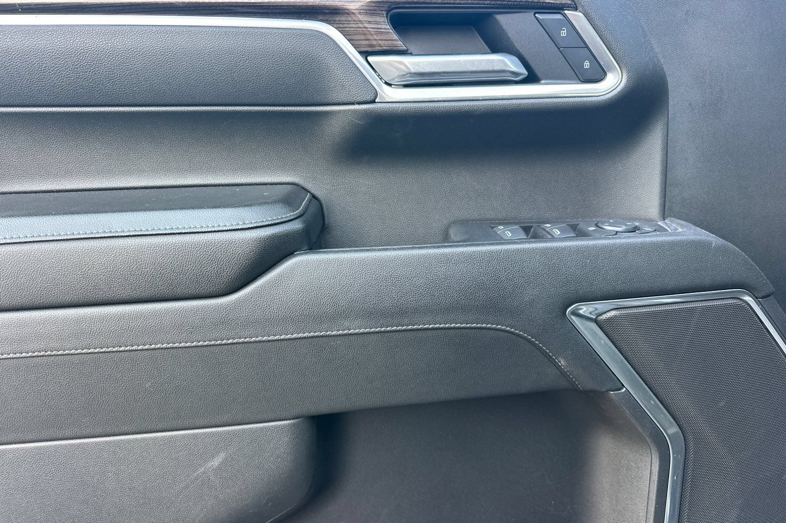 Used 2025 Chevrolet Silverado 1500 LT RWD image 11