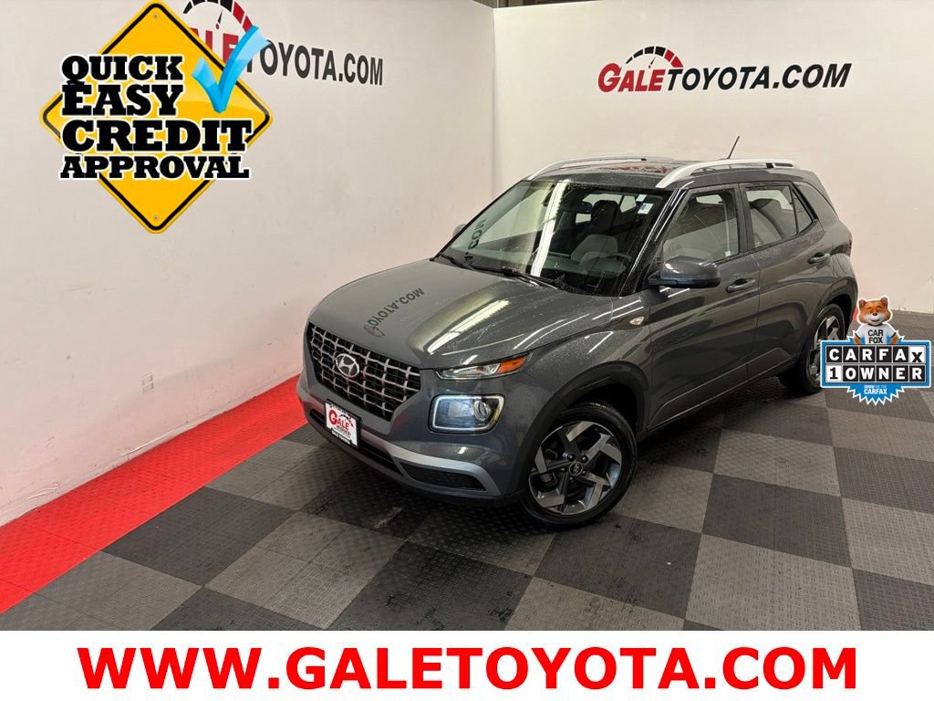Used 2023 Hyundai Venue SEL FWD video 1