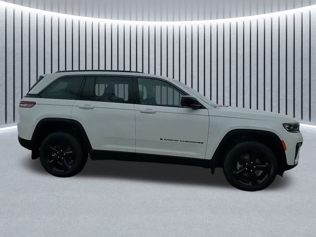New 2026 Jeep Grand Cherokee Limited w/ Limited Altitude Package image 5