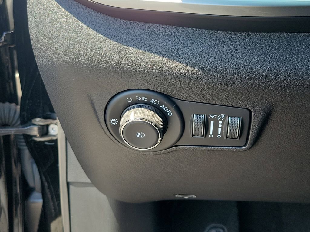 Used 2024 Jeep Compass Latitude AWD/4WD image 19