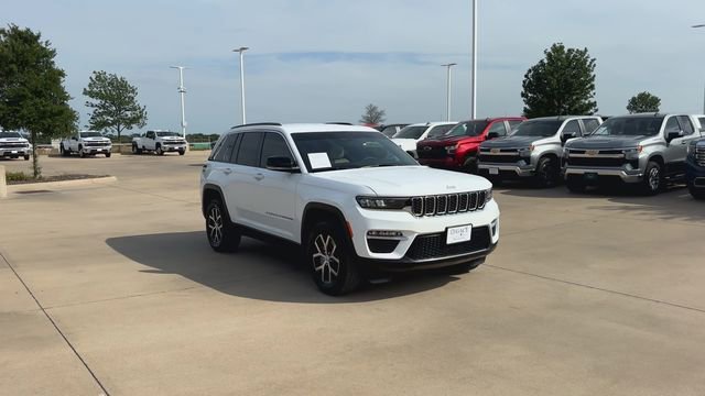 Used 2025 Jeep Grand Cherokee Limited RWD image 3