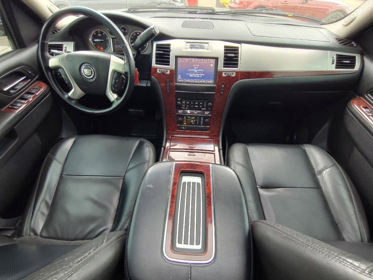 Used 2012 Cadillac Escalade Luxury RWD image 30