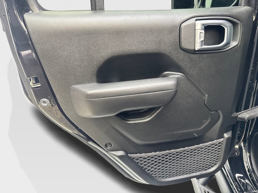 Used 2024 Jeep Gladiator Rubicon w/ Technology Group AWD/4WD image 39