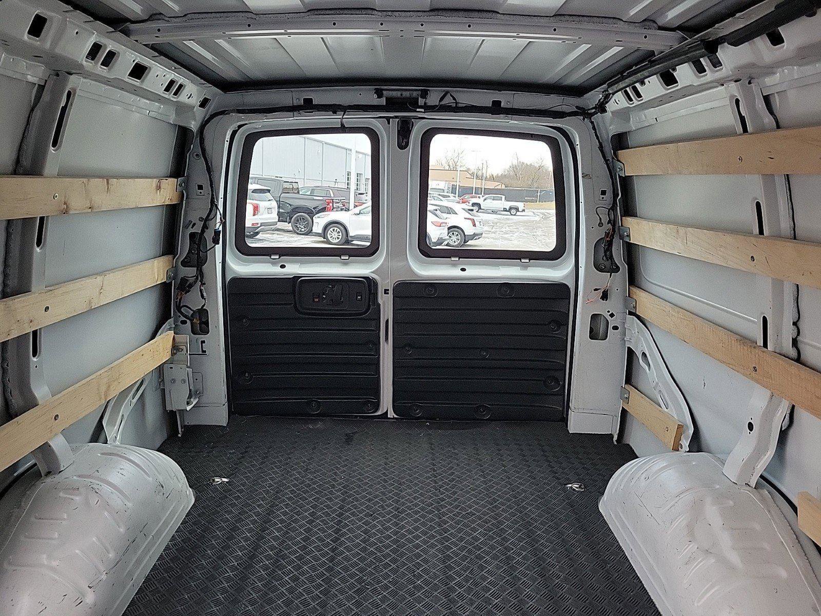 Used 2024 GMC Savana 2500 w/ Driver Convenience Package image 15