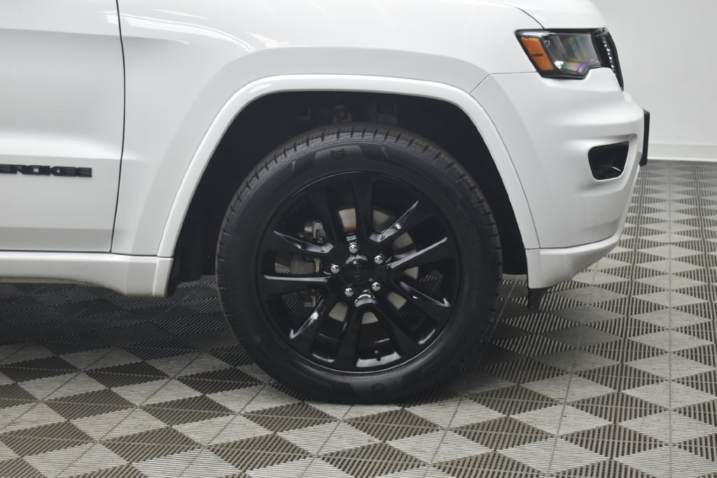 Used 2020 Jeep Grand Cherokee Altitude AWD/4WD image 26