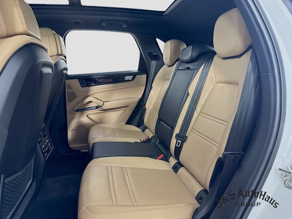 Used 2024 Porsche Cayenne S w/ Premium Package Plus image 27