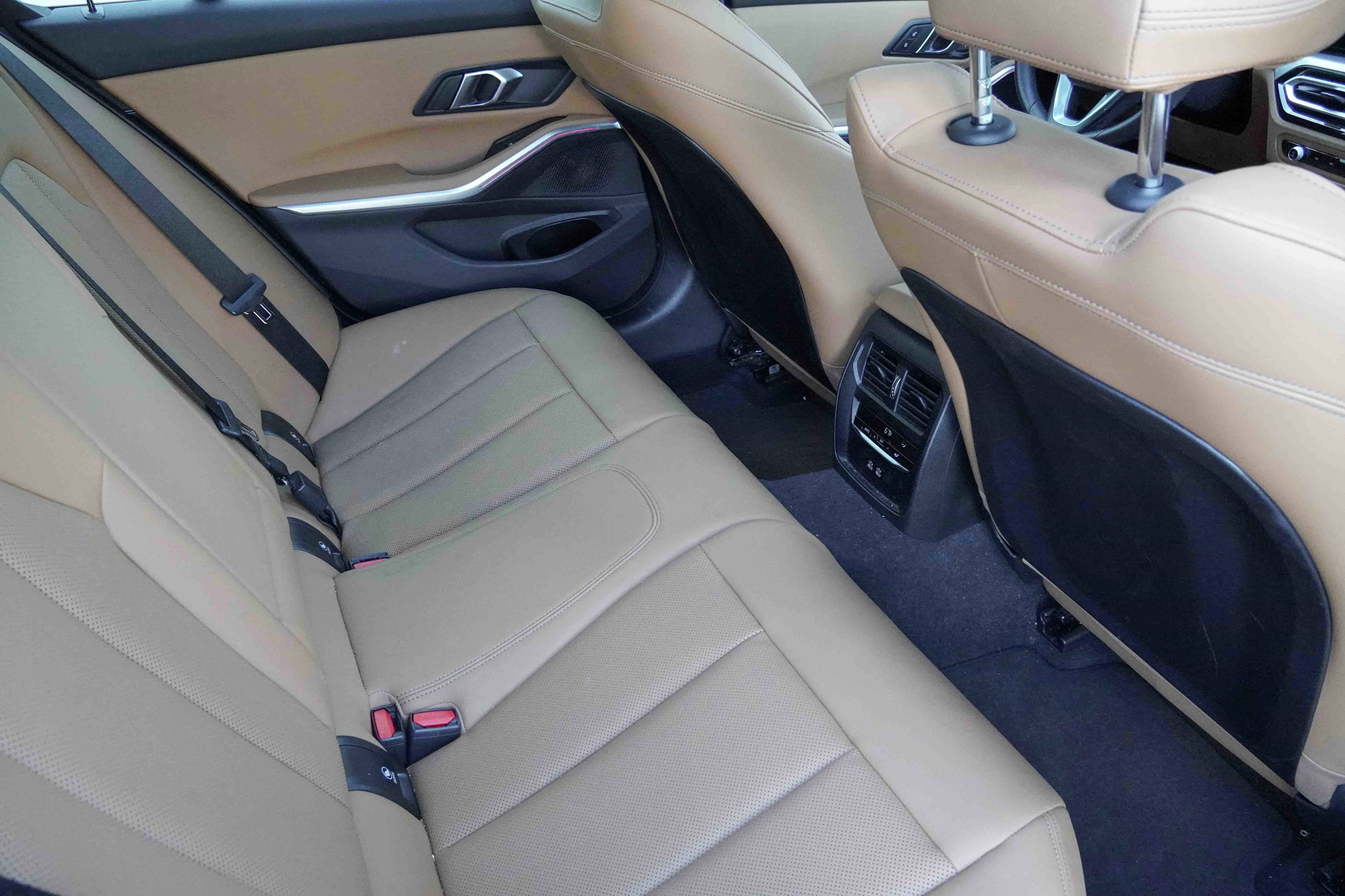 Used 2024 BMW 330i Sedan w/ Convenience Package image 34