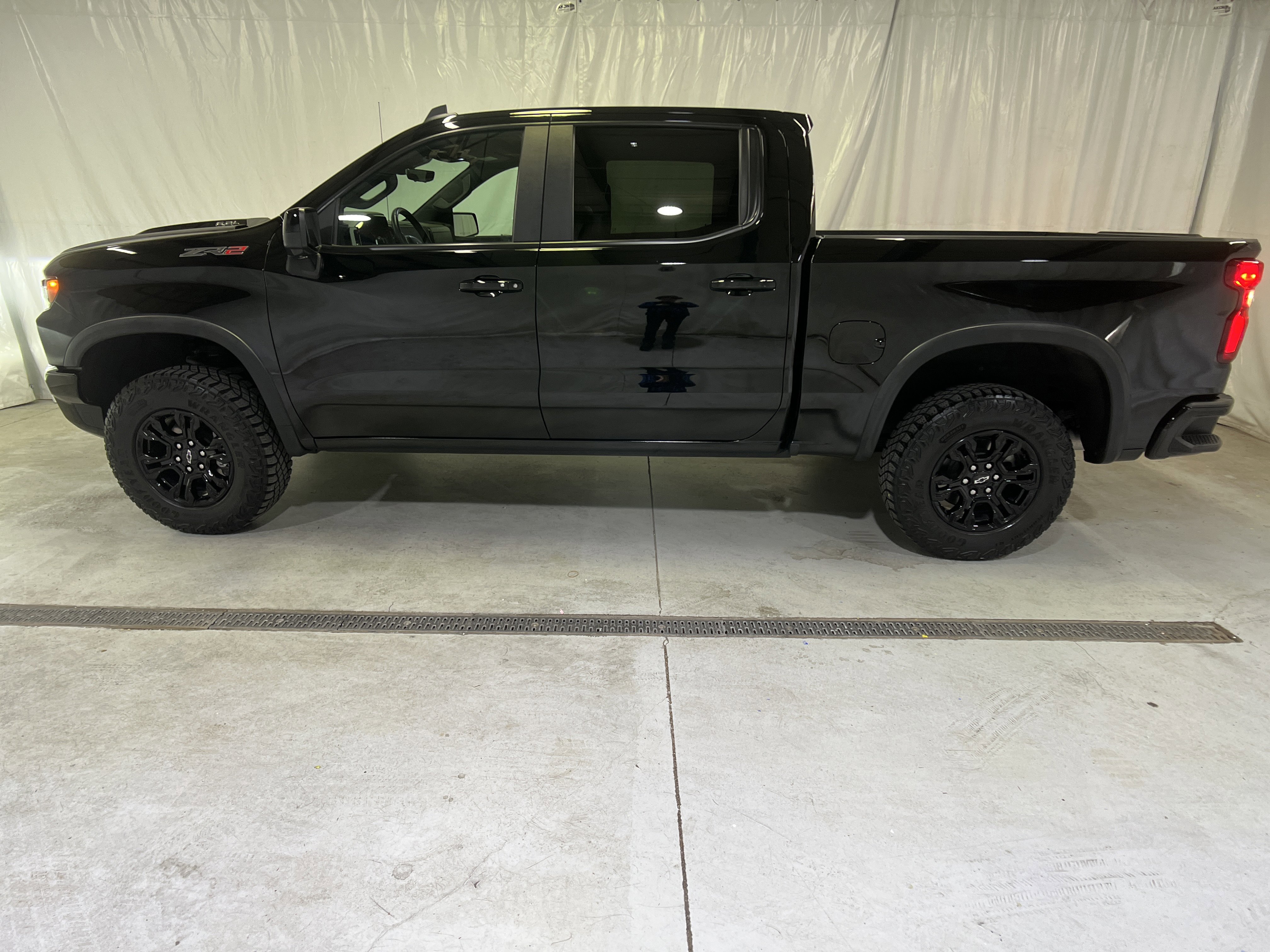 Used 2023 Chevrolet Silverado 1500 ZR2 w/ Technology Package AWD/4WD image 7