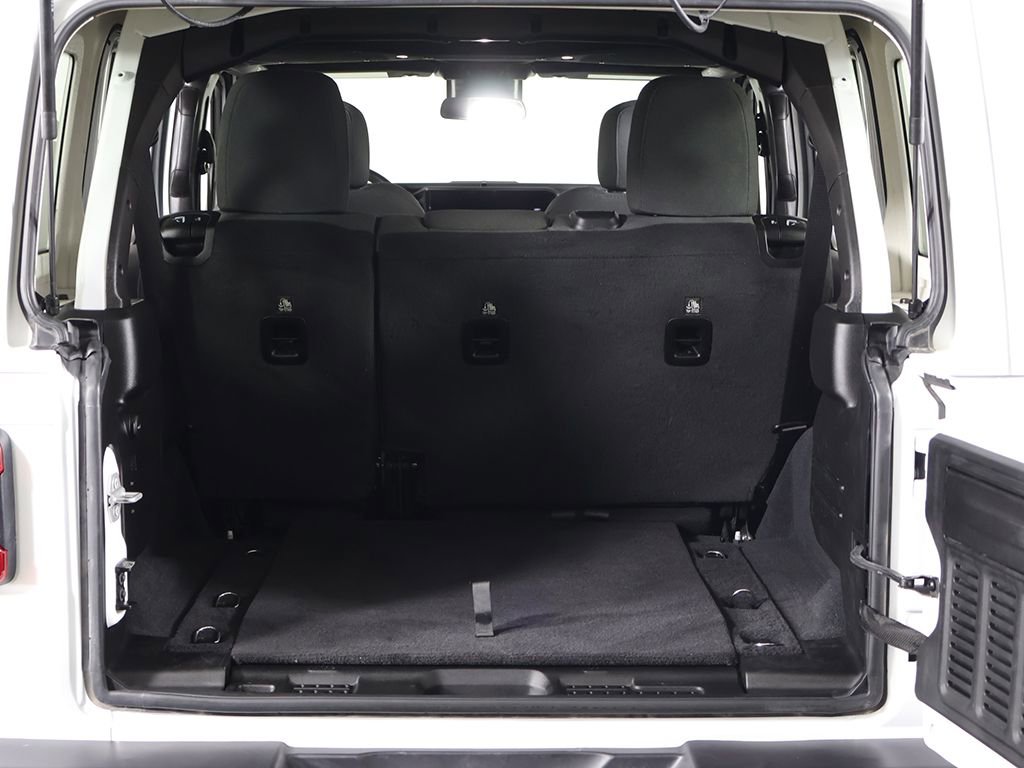Used 2025 Jeep Wrangler Unlimited Sahara AWD/4WD image 19