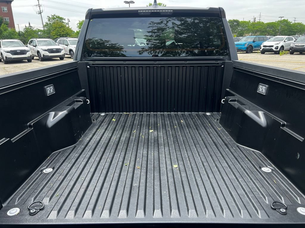Used 2025 Toyota Tacoma SR5 AWD/4WD image 27