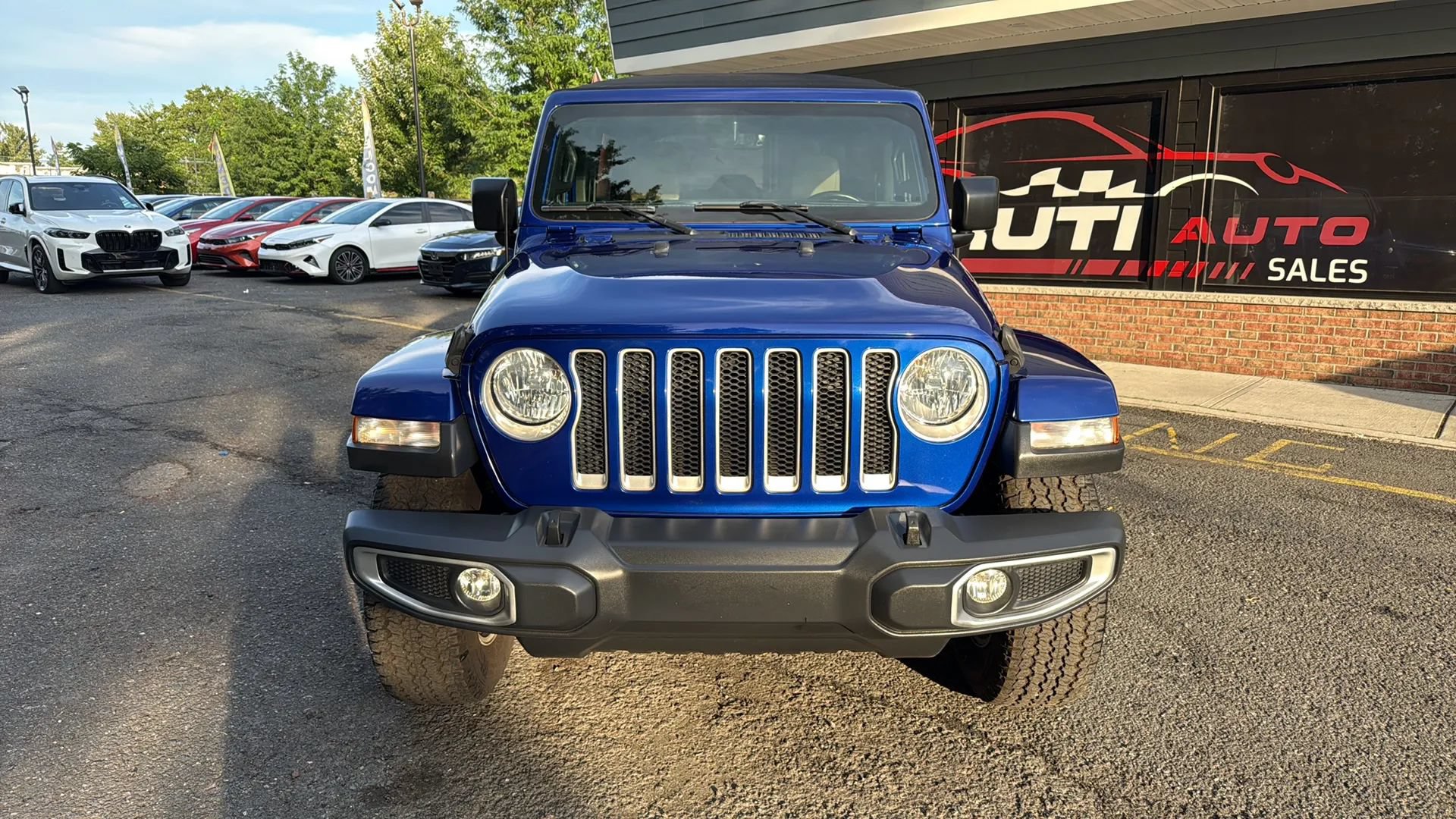 Used 2018 Jeep Wrangler Unlimited Sahara AWD/4WD image 2